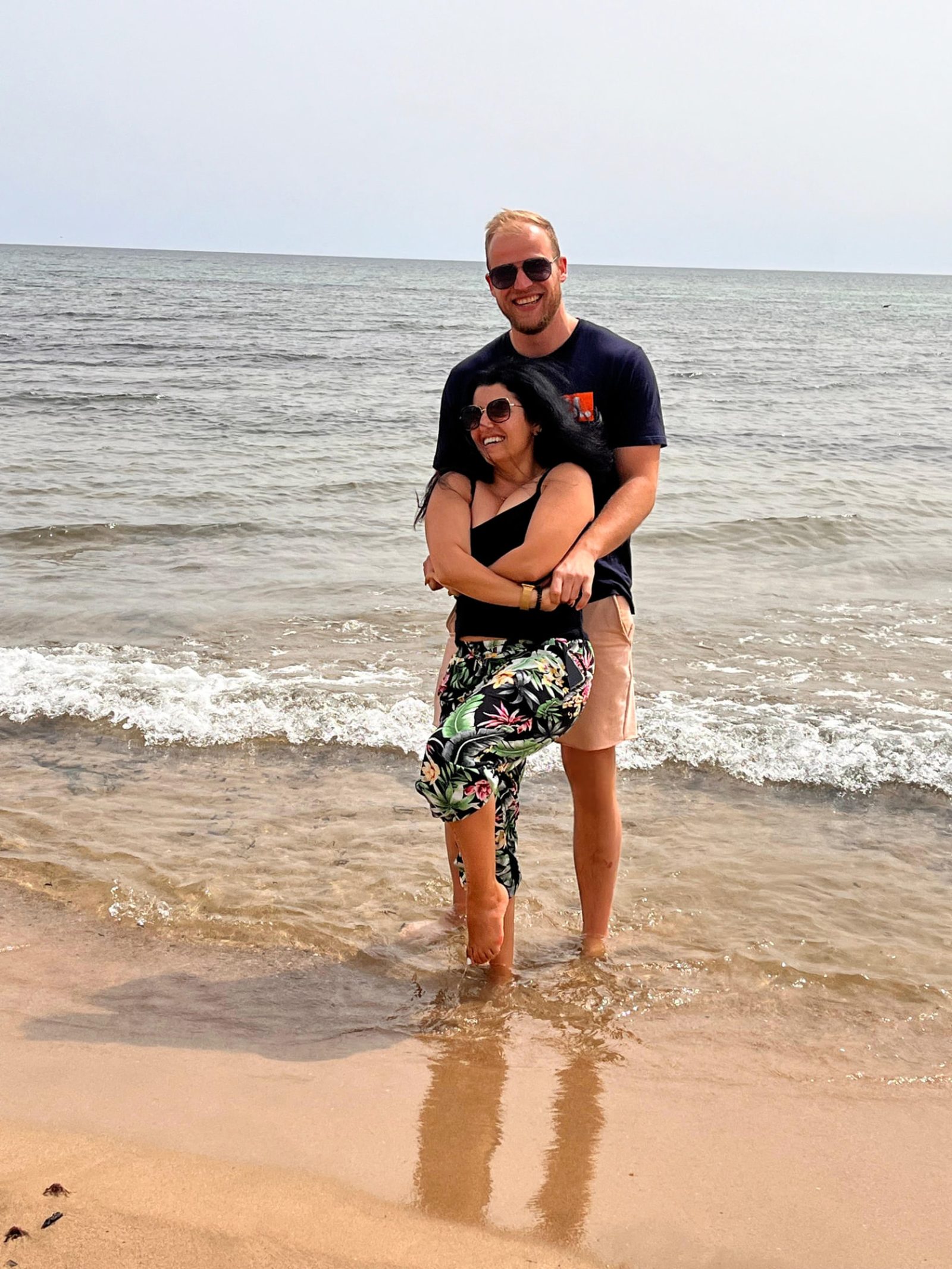 Niels en Lusi op het strand aan de Costa Blanca