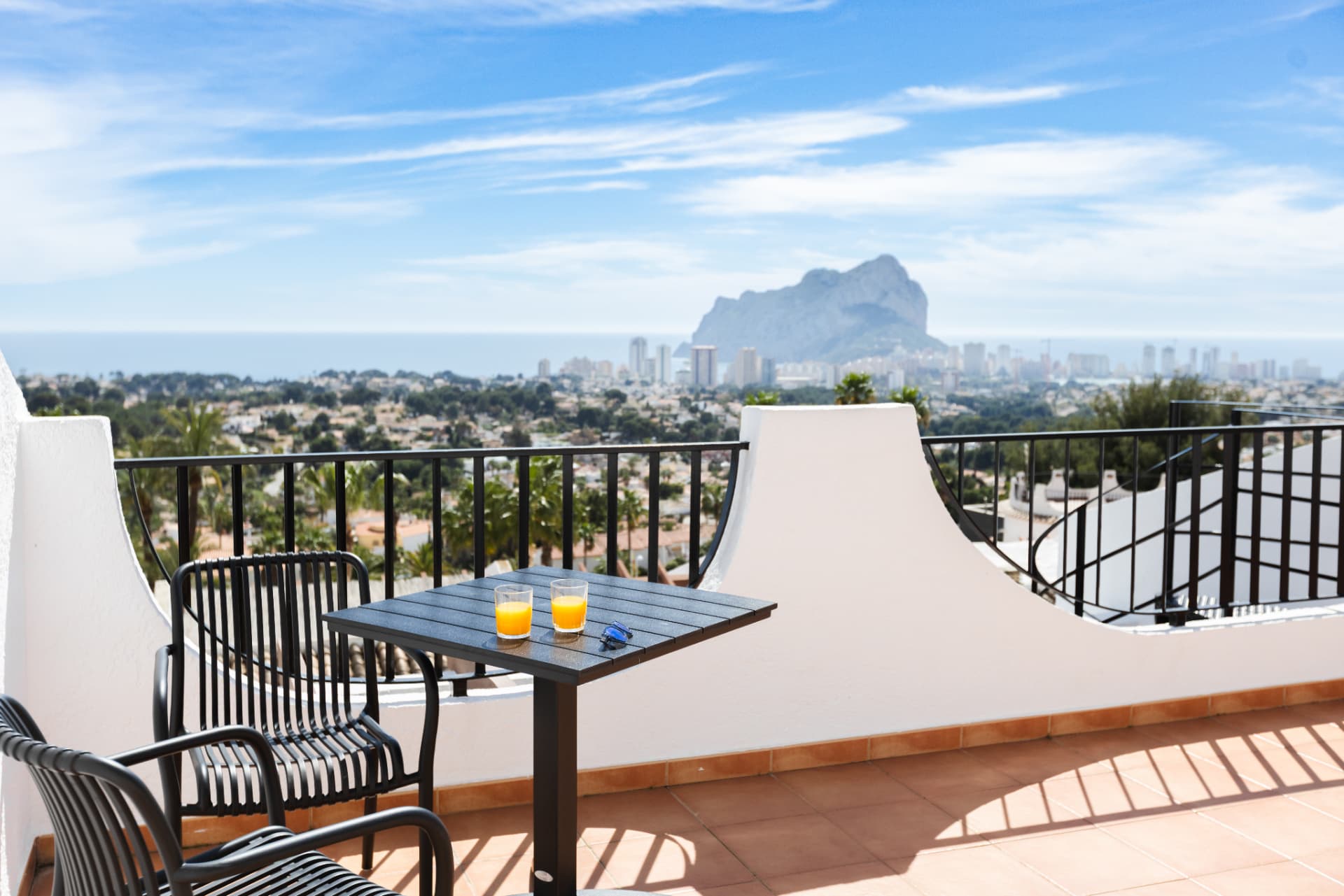 Terras met uitzicht op de Peñón de Ifach in Calpe